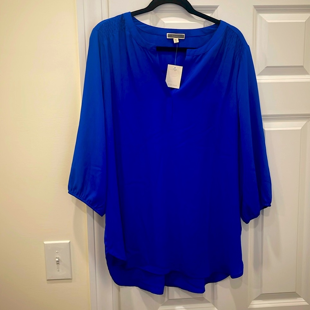 Women’s flowy tunic blouse